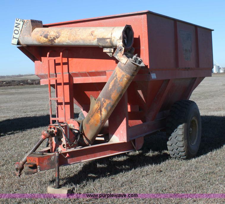 image for item B8816 United Farm Tools 400 bushel grain cart