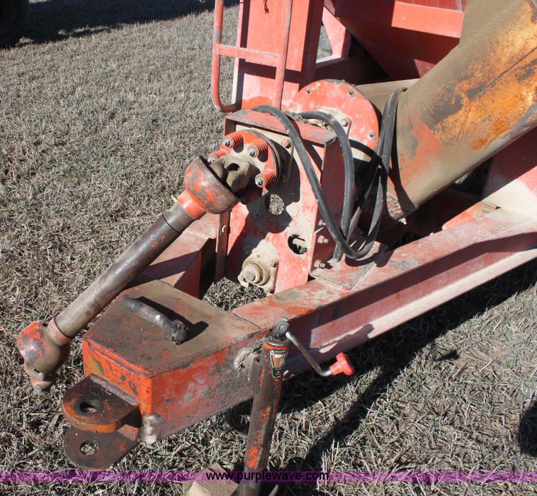 image for item B8816 United Farm Tools 400 bushel grain cart