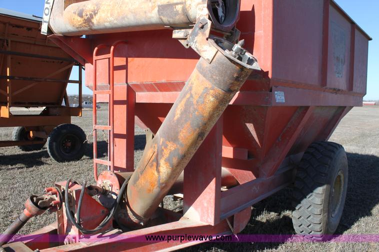 image for item B8816 United Farm Tools 400 bushel grain cart