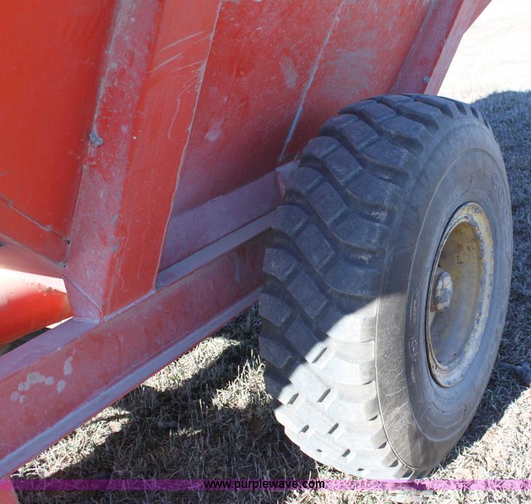 image for item B8816 United Farm Tools 400 bushel grain cart