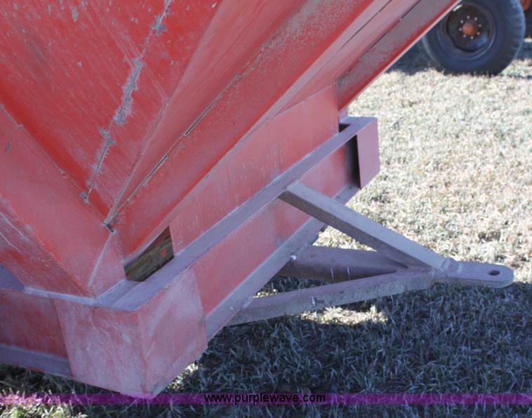 image for item B8816 United Farm Tools 400 bushel grain cart