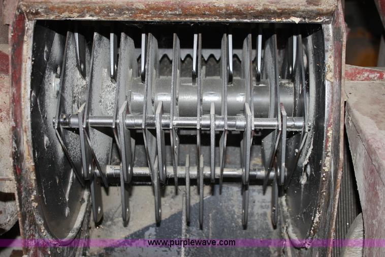 image for item B8829 New Holland 354 grinder