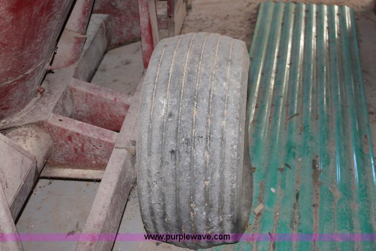 image for item B8829 New Holland 354 grinder