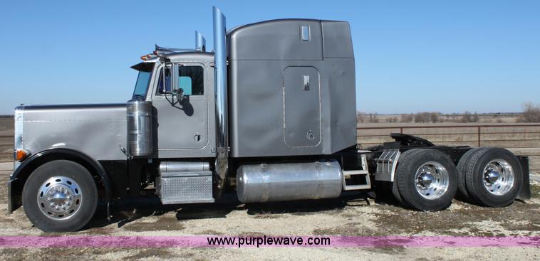 image for item B8834 1996 Peterbilt 379 semi truck