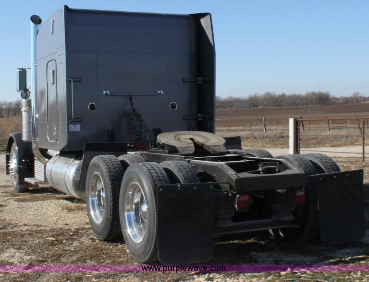 image for item B8834 1996 Peterbilt 379 semi truck
