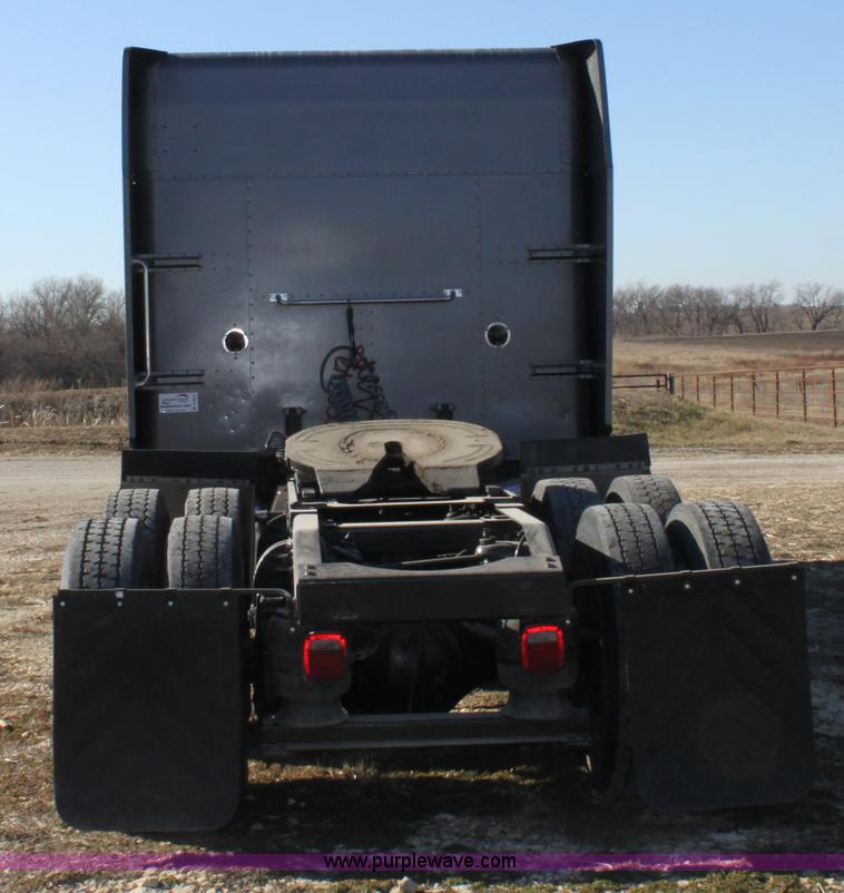 image for item B8834 1996 Peterbilt 379 semi truck