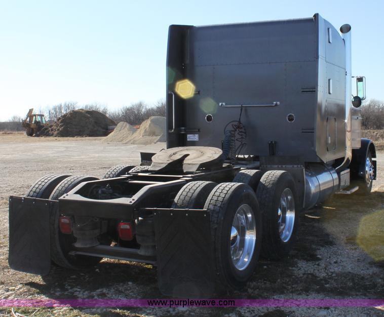 image for item B8834 1996 Peterbilt 379 semi truck