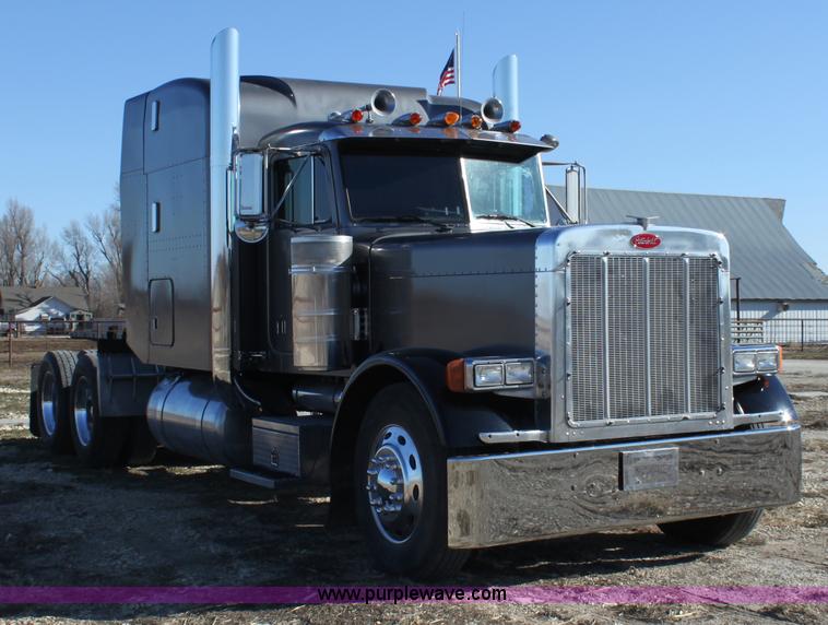 image for item B8834 1996 Peterbilt 379 semi truck