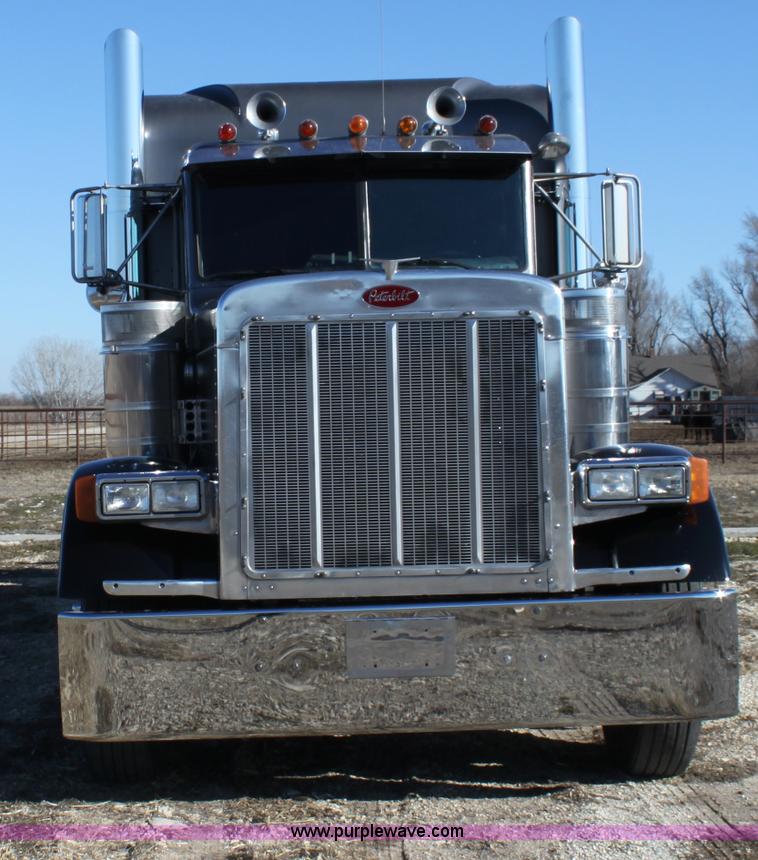 image for item B8834 1996 Peterbilt 379 semi truck