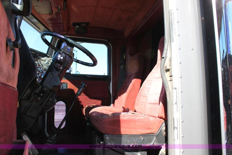 image for item B8834 1996 Peterbilt 379 semi truck