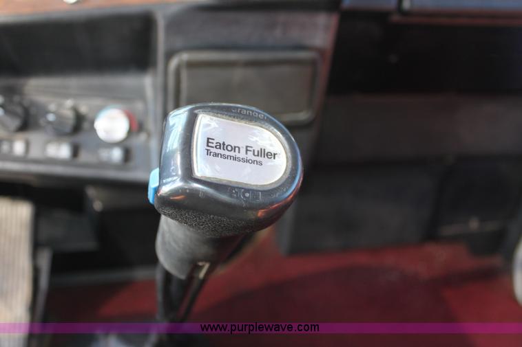 image for item B8834 1996 Peterbilt 379 semi truck