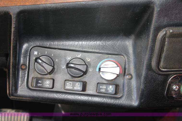 image for item B8834 1996 Peterbilt 379 semi truck