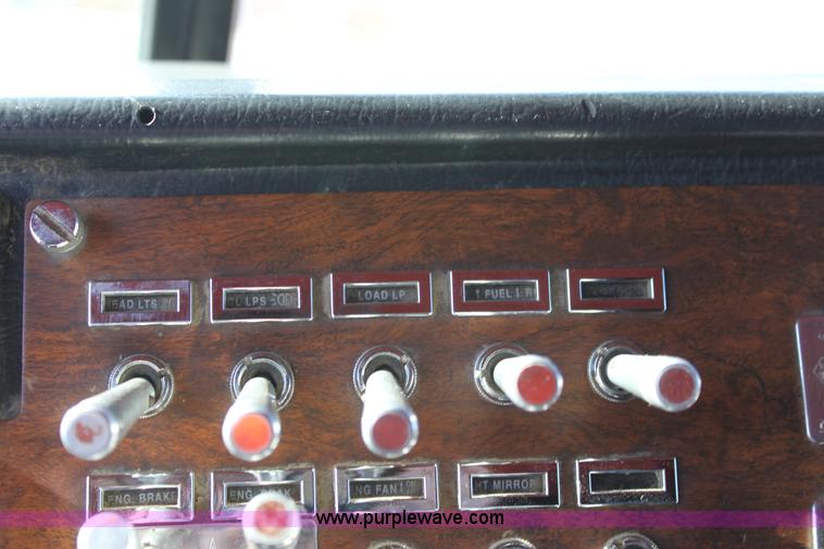 image for item B8834 1996 Peterbilt 379 semi truck