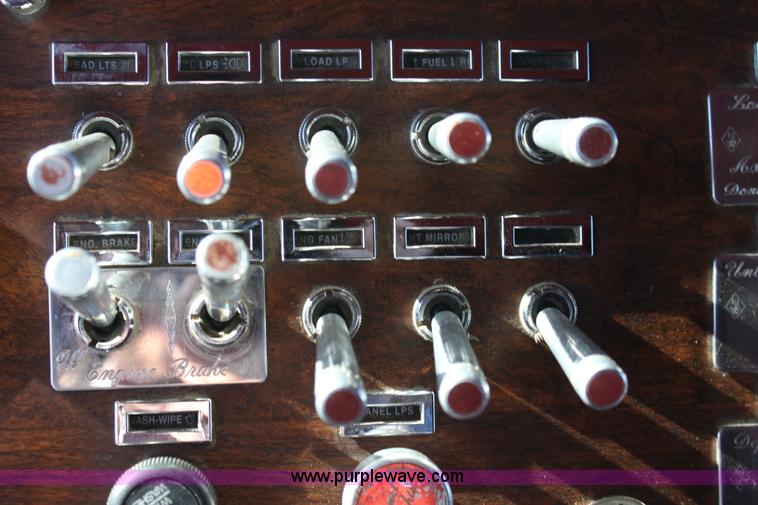 image for item B8834 1996 Peterbilt 379 semi truck