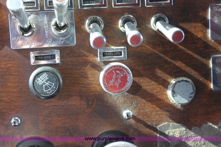 image for item B8834 1996 Peterbilt 379 semi truck