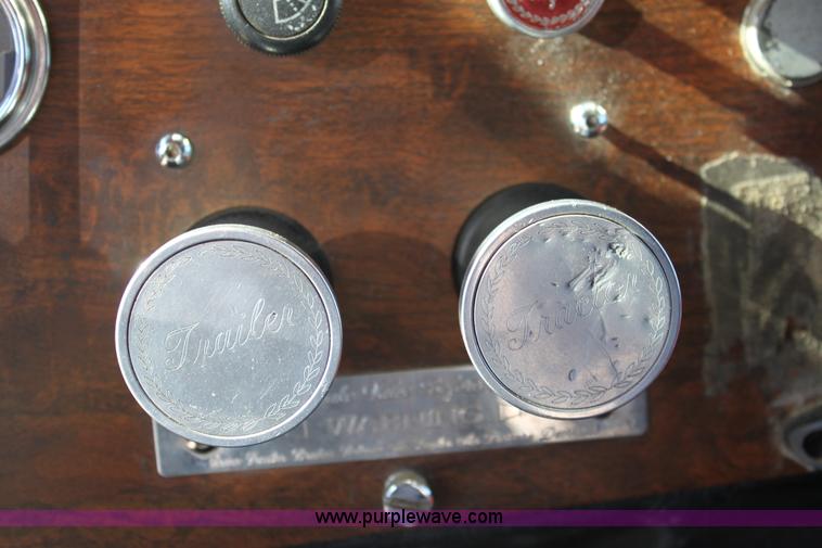 image for item B8834 1996 Peterbilt 379 semi truck