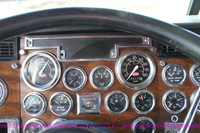 image for item B8834 1996 Peterbilt 379 semi truck