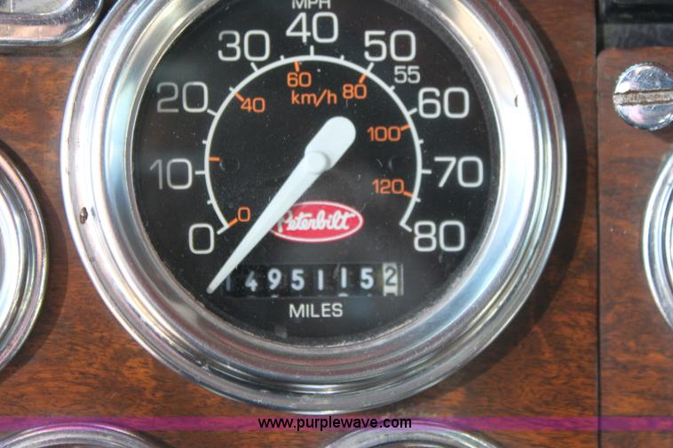 image for item B8834 1996 Peterbilt 379 semi truck