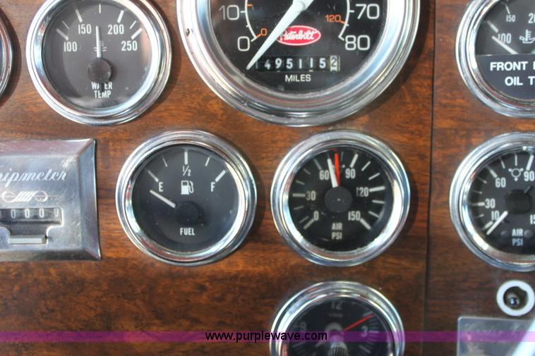 image for item B8834 1996 Peterbilt 379 semi truck