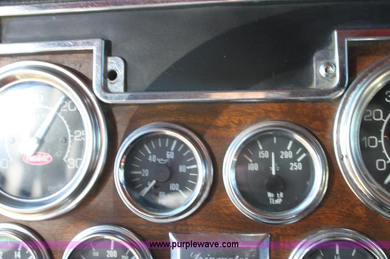 image for item B8834 1996 Peterbilt 379 semi truck