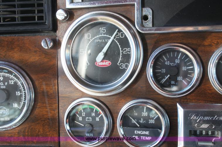 image for item B8834 1996 Peterbilt 379 semi truck