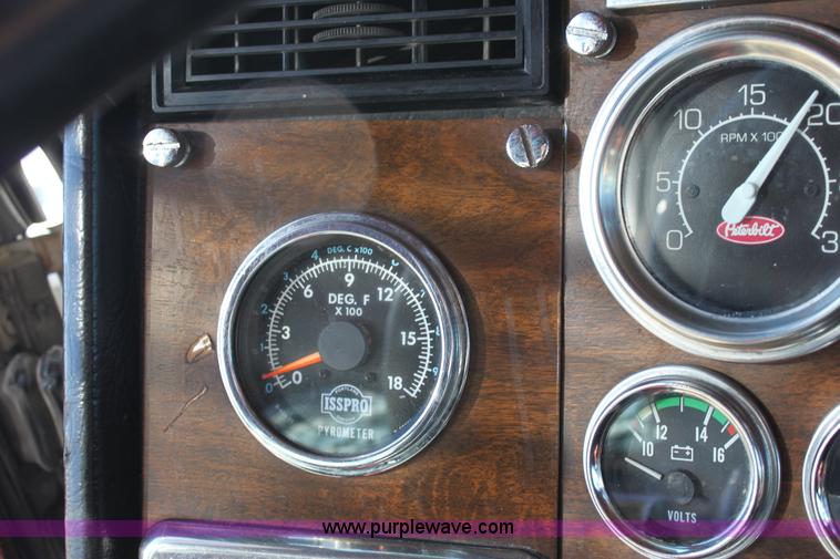 image for item B8834 1996 Peterbilt 379 semi truck