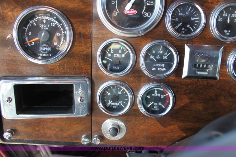 image for item B8834 1996 Peterbilt 379 semi truck