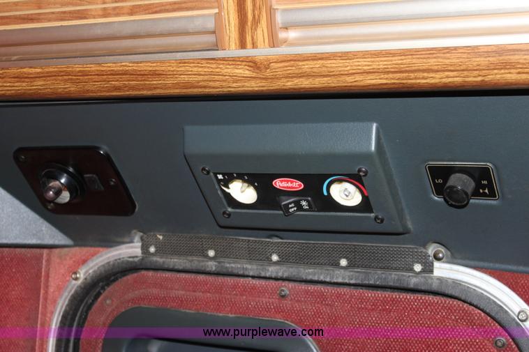 image for item B8834 1996 Peterbilt 379 semi truck