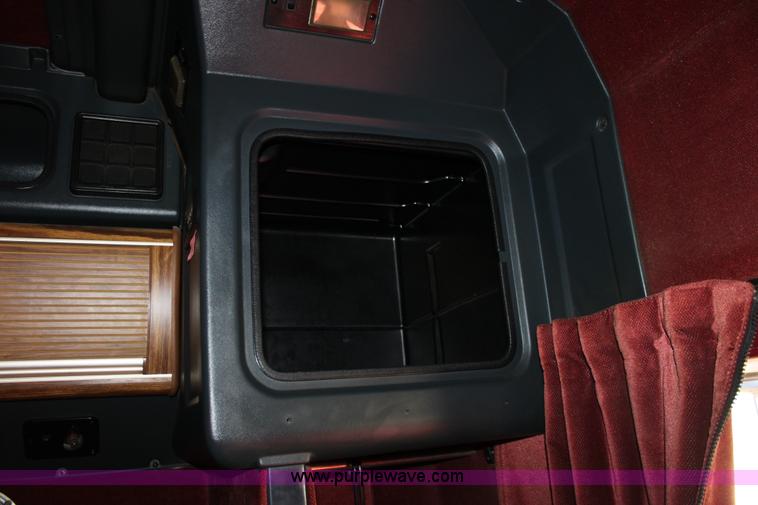 image for item B8834 1996 Peterbilt 379 semi truck