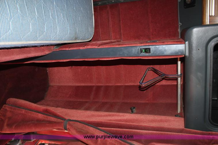 image for item B8834 1996 Peterbilt 379 semi truck