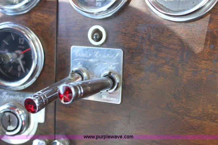 image for item B8834 1996 Peterbilt 379 semi truck