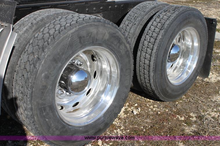 image for item B8834 1996 Peterbilt 379 semi truck