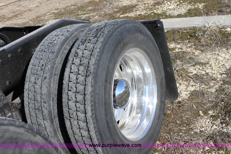 image for item B8834 1996 Peterbilt 379 semi truck