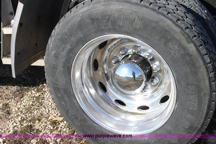 image for item B8834 1996 Peterbilt 379 semi truck