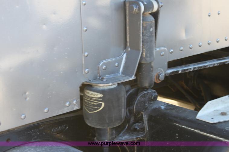 image for item B8834 1996 Peterbilt 379 semi truck