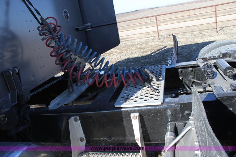 image for item B8834 1996 Peterbilt 379 semi truck