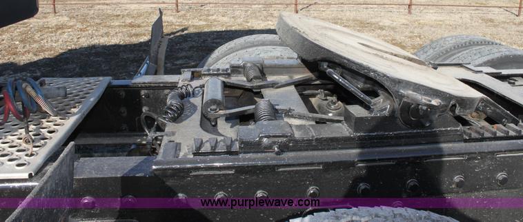 image for item B8834 1996 Peterbilt 379 semi truck