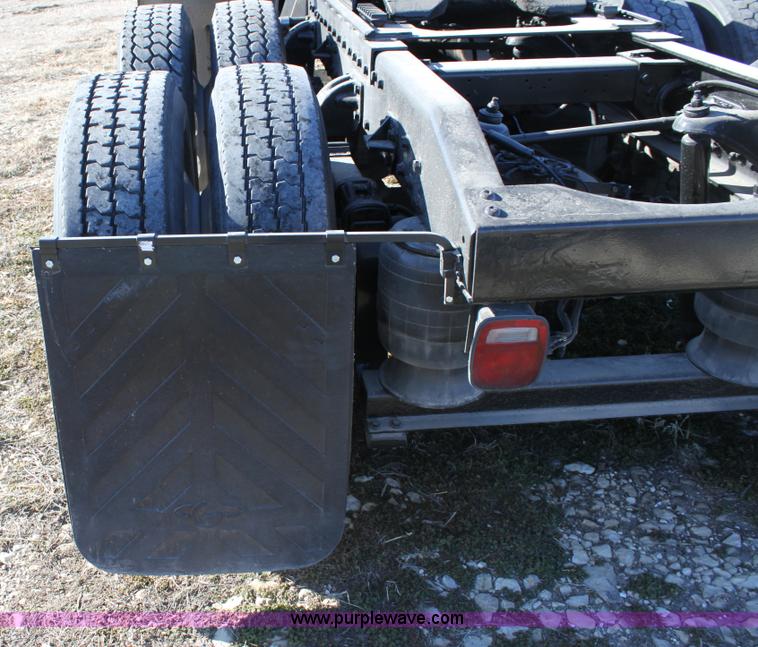 image for item B8834 1996 Peterbilt 379 semi truck