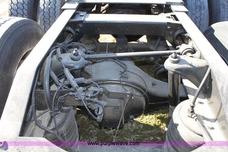 image for item B8834 1996 Peterbilt 379 semi truck