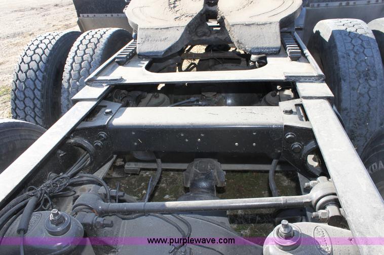 image for item B8834 1996 Peterbilt 379 semi truck