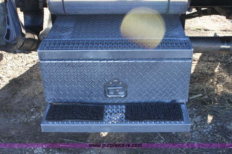 image for item B8834 1996 Peterbilt 379 semi truck