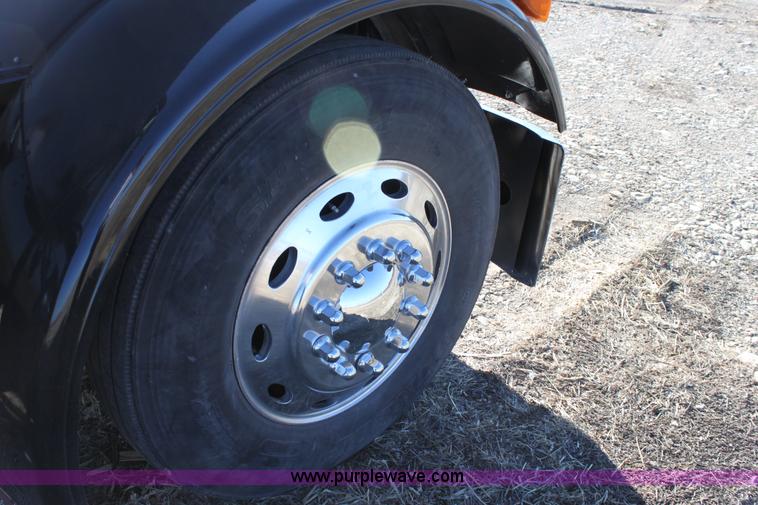 image for item B8834 1996 Peterbilt 379 semi truck