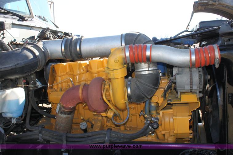 image for item B8834 1996 Peterbilt 379 semi truck