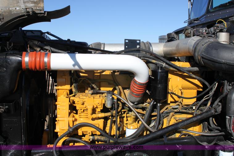 image for item B8834 1996 Peterbilt 379 semi truck