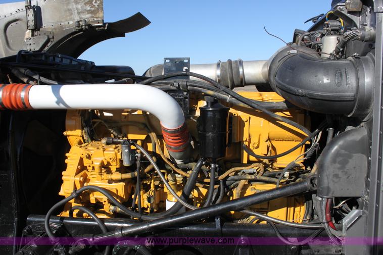 image for item B8834 1996 Peterbilt 379 semi truck