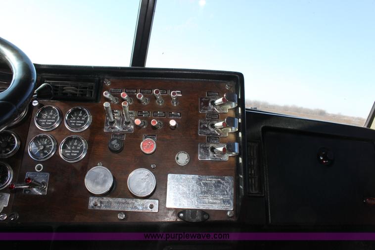 image for item B8834 1996 Peterbilt 379 semi truck