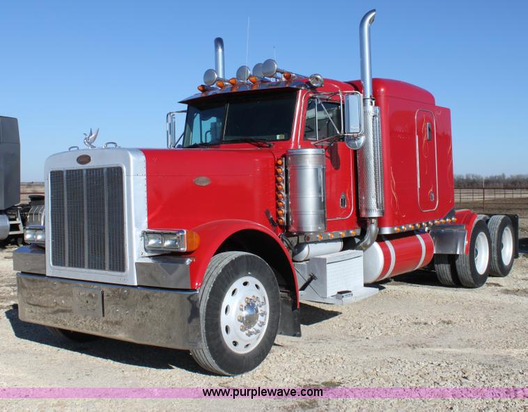 image for item B8835 2000 Peterbilt 379 semi truck