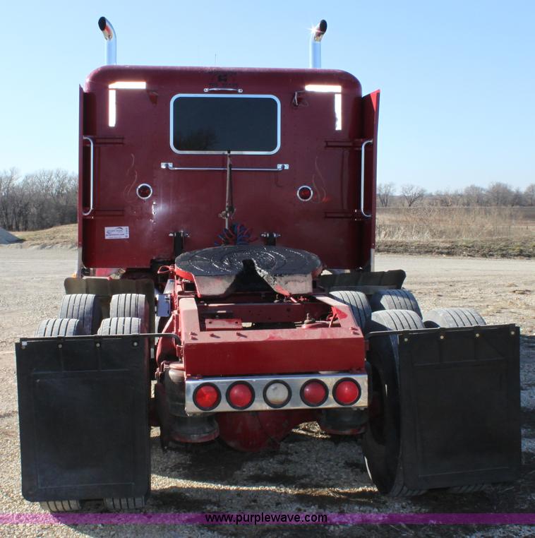 image for item B8835 2000 Peterbilt 379 semi truck