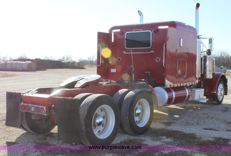 image for item B8835 2000 Peterbilt 379 semi truck