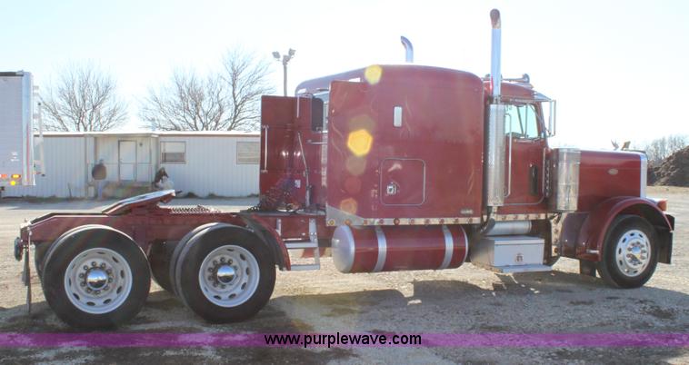 image for item B8835 2000 Peterbilt 379 semi truck